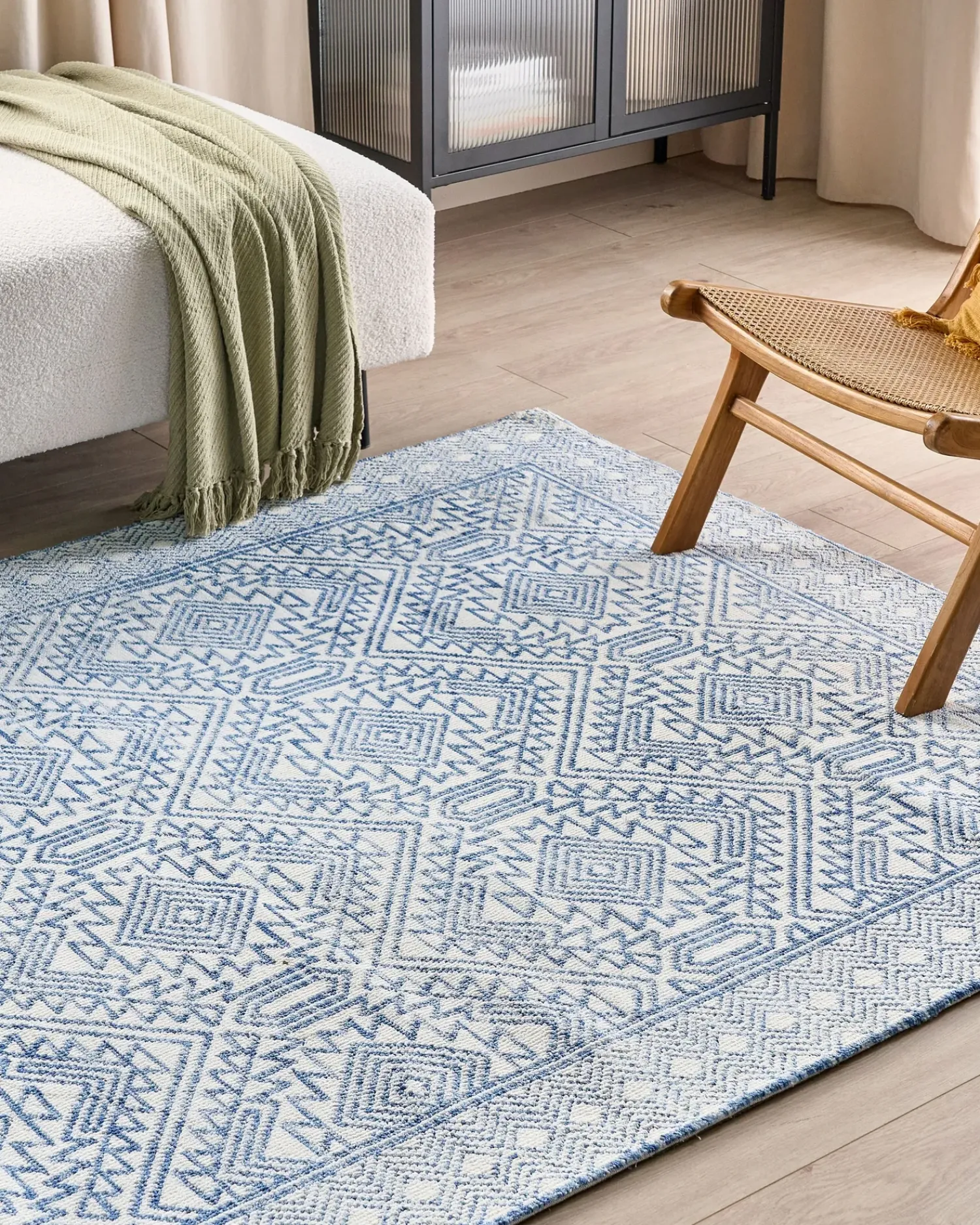 Online Beliani Tappeto KAWAS Blu 160 x 230 cm Bianco Blu