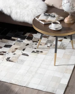 Sale Beliani Tappeto KEMAH Nero 140 x 200 cm Pelle naturale Bianco Nero