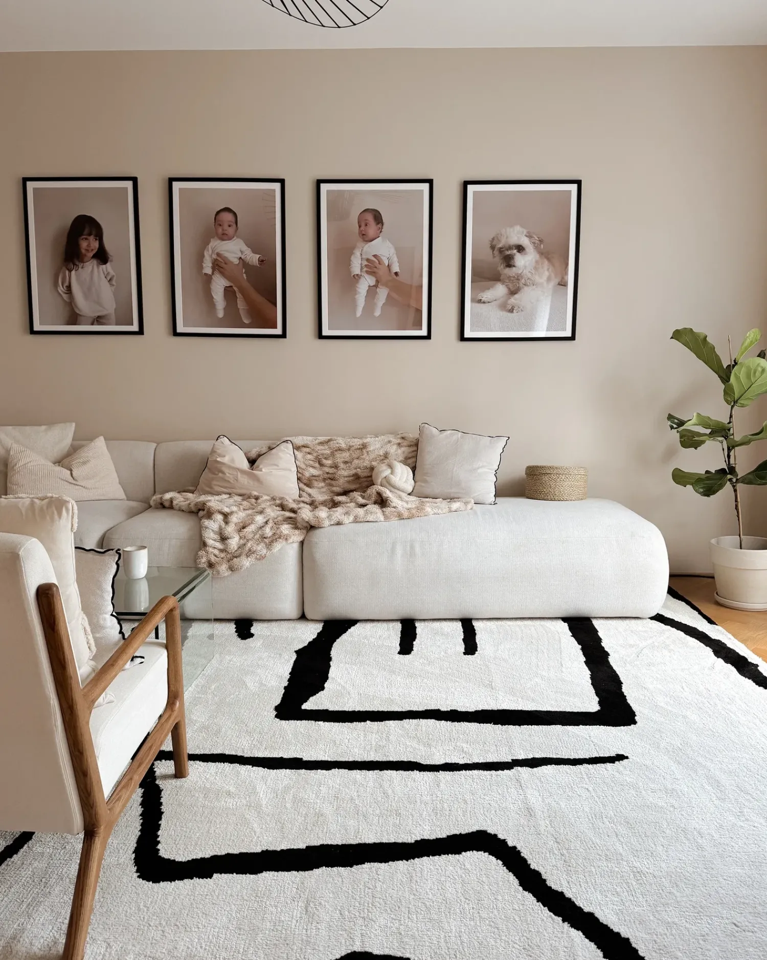 Outlet Beliani Tappeto KOLPUR Beige chiaro Beige Nero