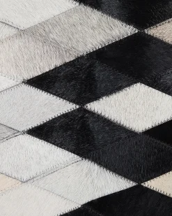 Outlet Beliani Tappeto MALDAN Nero Pelle naturale Beige Bianco Nero