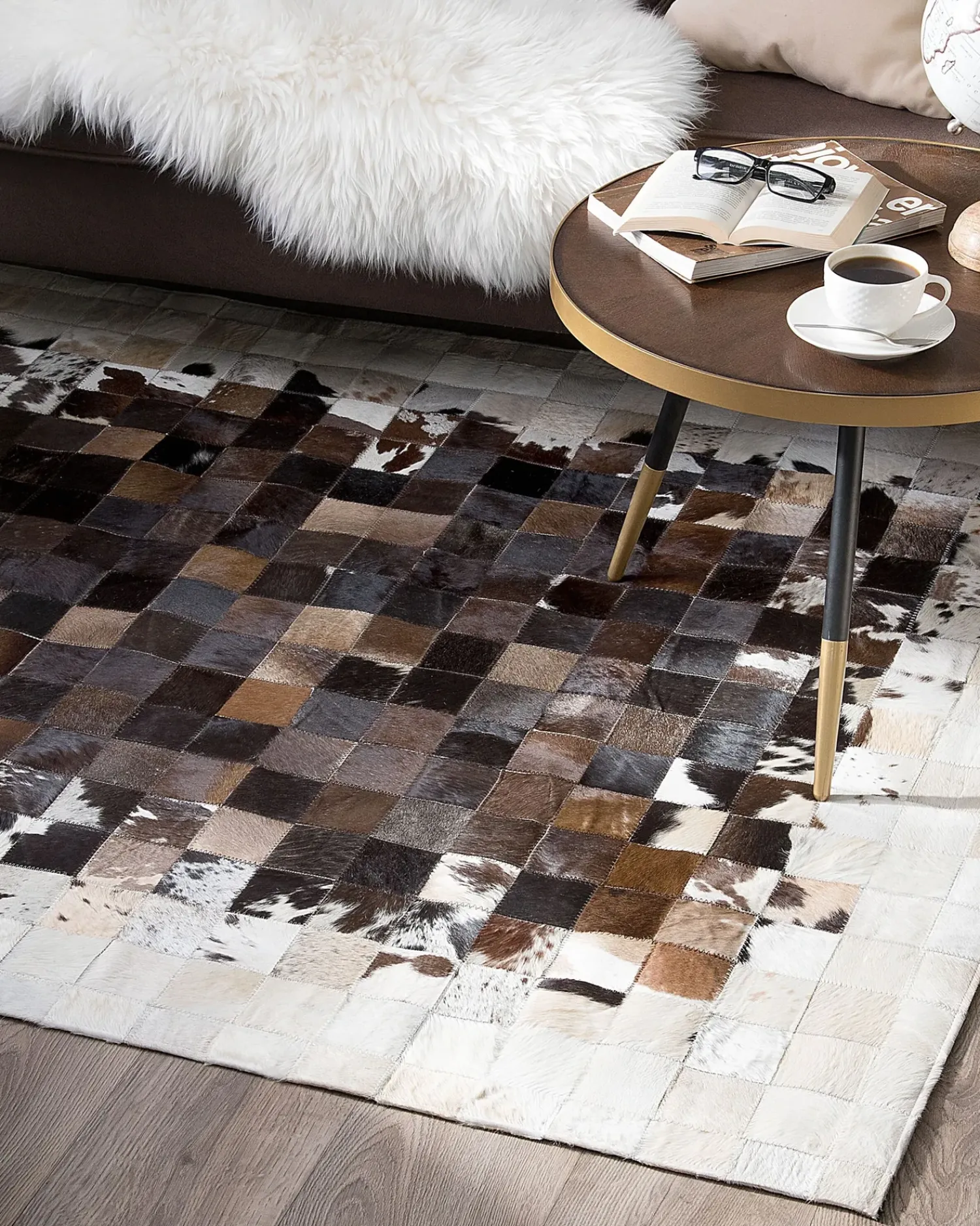 Clearance Beliani Tappeto OKCULU Marrone 140 x 200 cm Pelle naturale Beige Marrone Nero