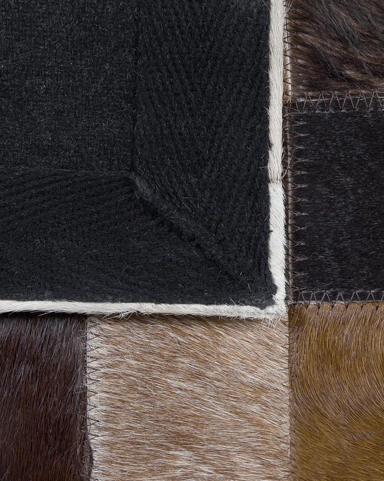 Clearance Beliani Tappeto OKCULU Marrone 140 x 200 cm Pelle naturale Beige Marrone Nero