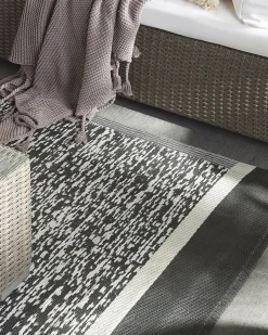 New Beliani Tappeto per esterni BALLARI Nero 120 x 180 cm Bianco Nero