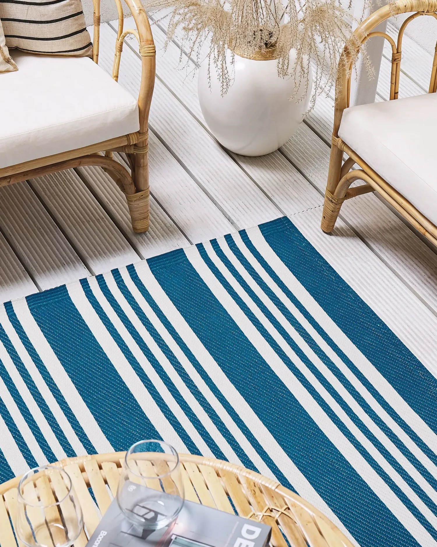 Discount Beliani Tappeto per esterni ELURU Blu 120 x 180 cm Bianco Blu Grigio Nero