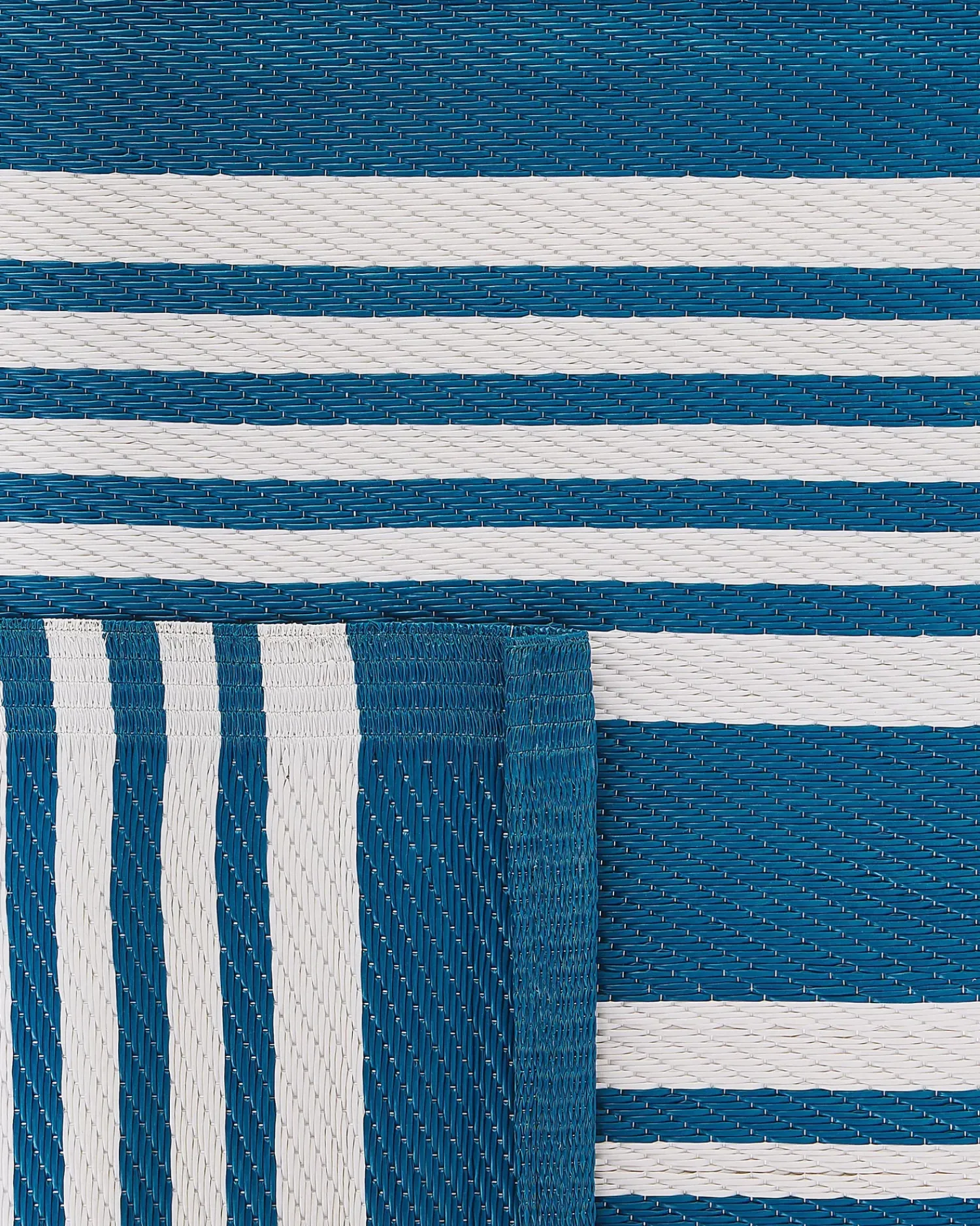 Discount Beliani Tappeto per esterni ELURU Blu 120 x 180 cm Bianco Blu Grigio Nero