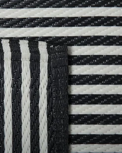 Discount Beliani Tappeto per esterni HALDIA Nero 90 x 180 cm Bianco Nero