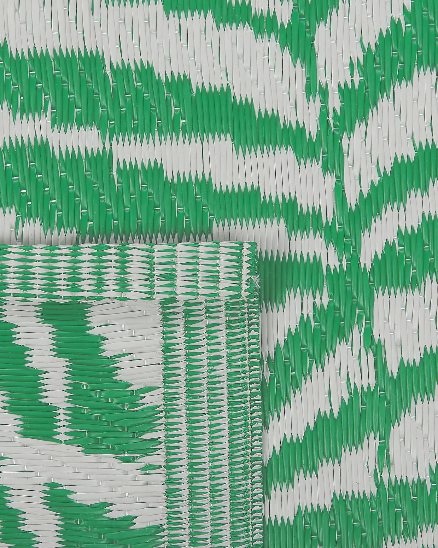 Clearance Beliani Tappeto per esterni KOTA Verde 60 x 105 cm Reversibile Bianco Verde