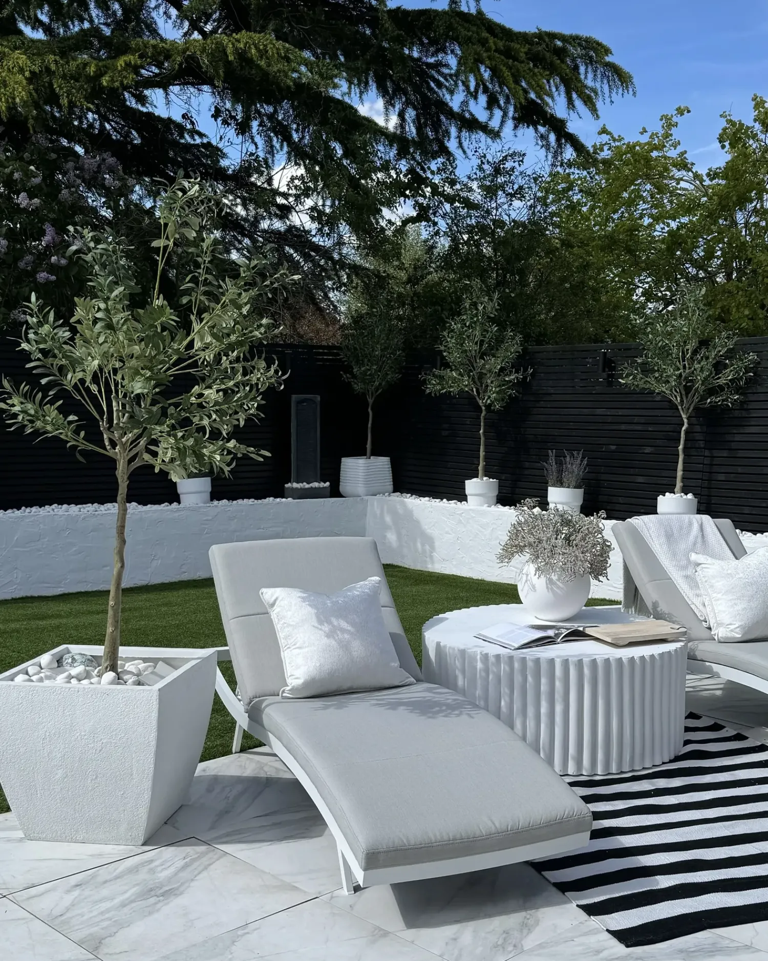 Discount Beliani Tappeto per esterni TAVAS Nero/Bianco Bianco Nero
