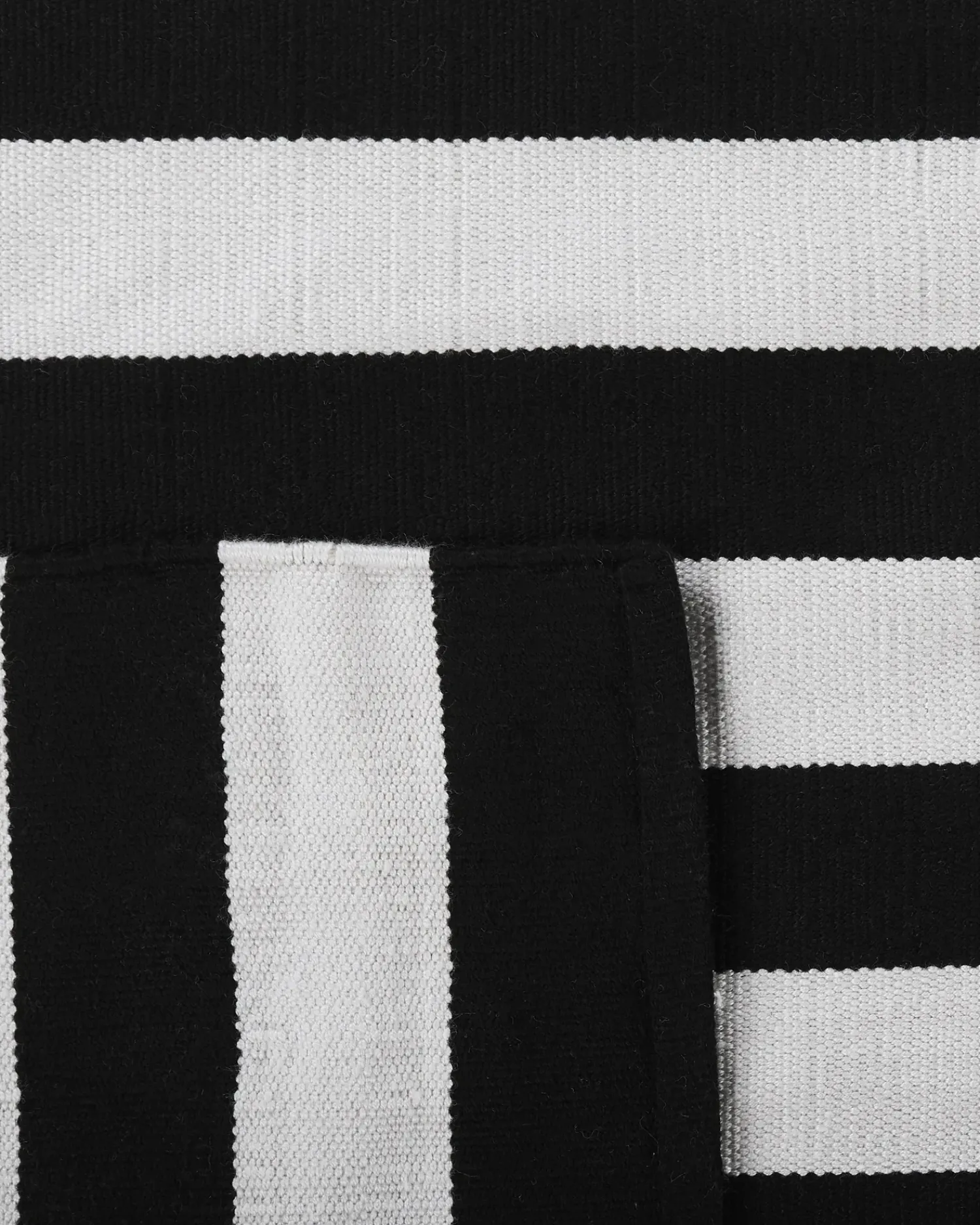 Discount Beliani Tappeto per esterni TAVAS Nero/Bianco Bianco Nero