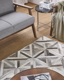 Online Beliani Tappeto TAYTAN Beige 140 x 200 cm Pelle naturale Beige Marrone