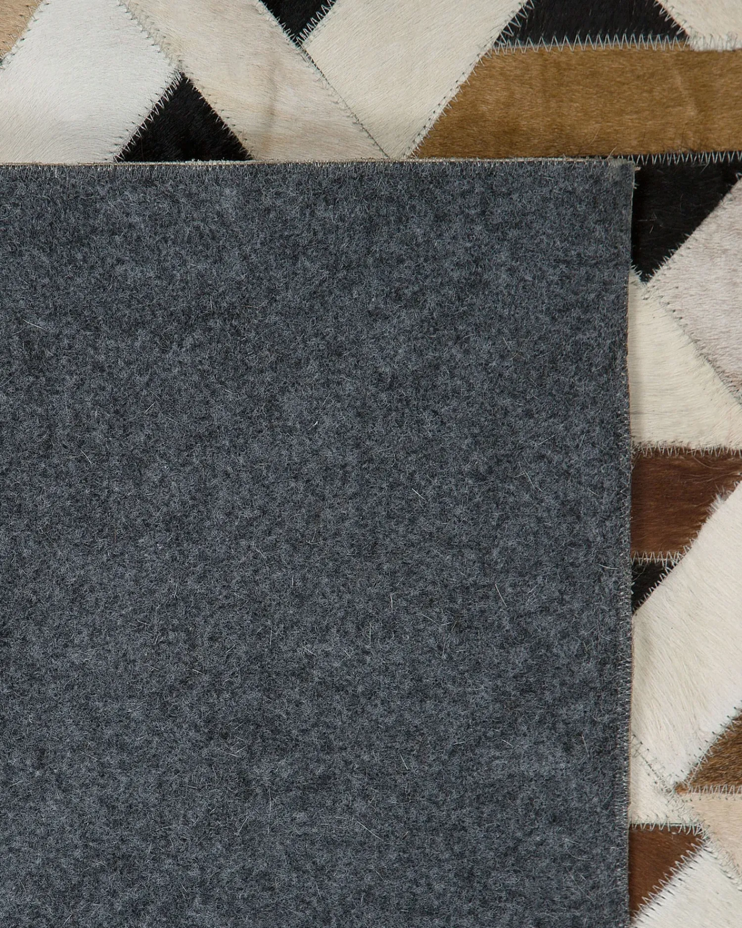 New Beliani Tappeto TUGLU Marrone Pelle naturale Marrone Grigio