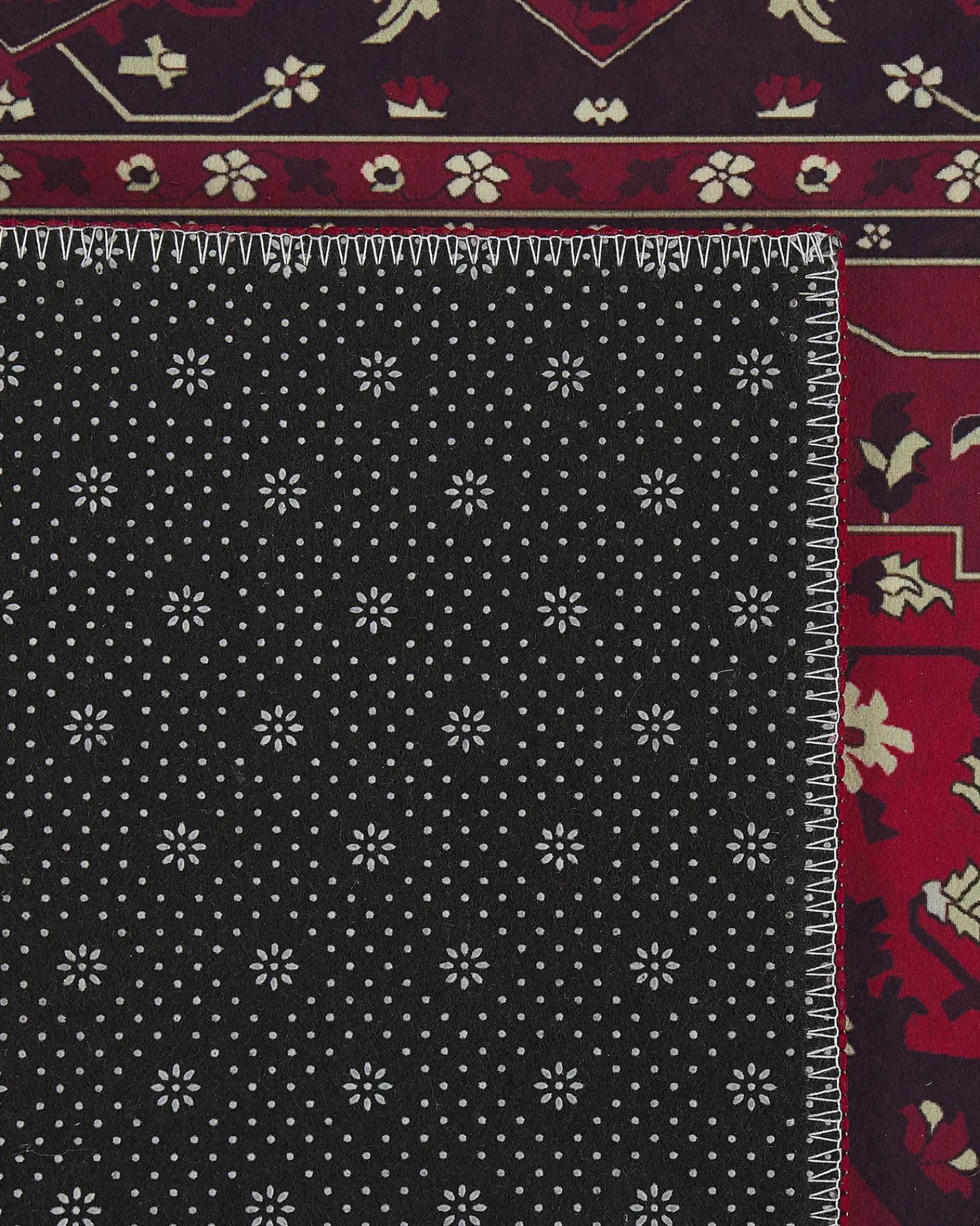 Discount Beliani Tappeto VADKADAM Rosso scuro 80 x 300 cm Bianco Rosso Nero