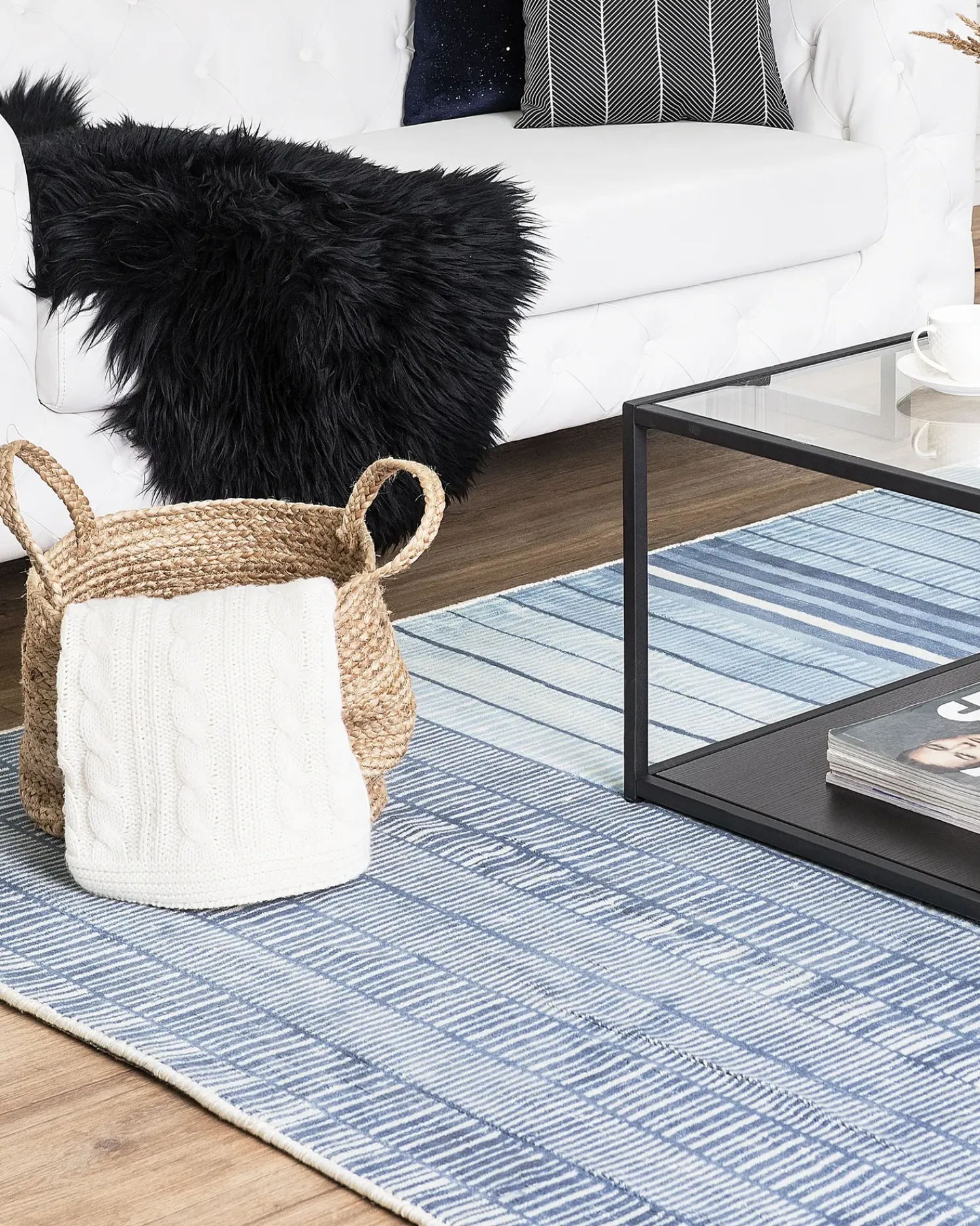 Discount Beliani Tappeto YARDERE Azzurro Viscosa Bianco Blu