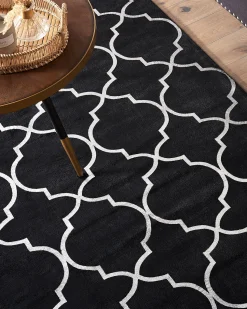 Sale Beliani Tappeto YELKI Nero 140 x 200 cm Viscosa Argento Nero