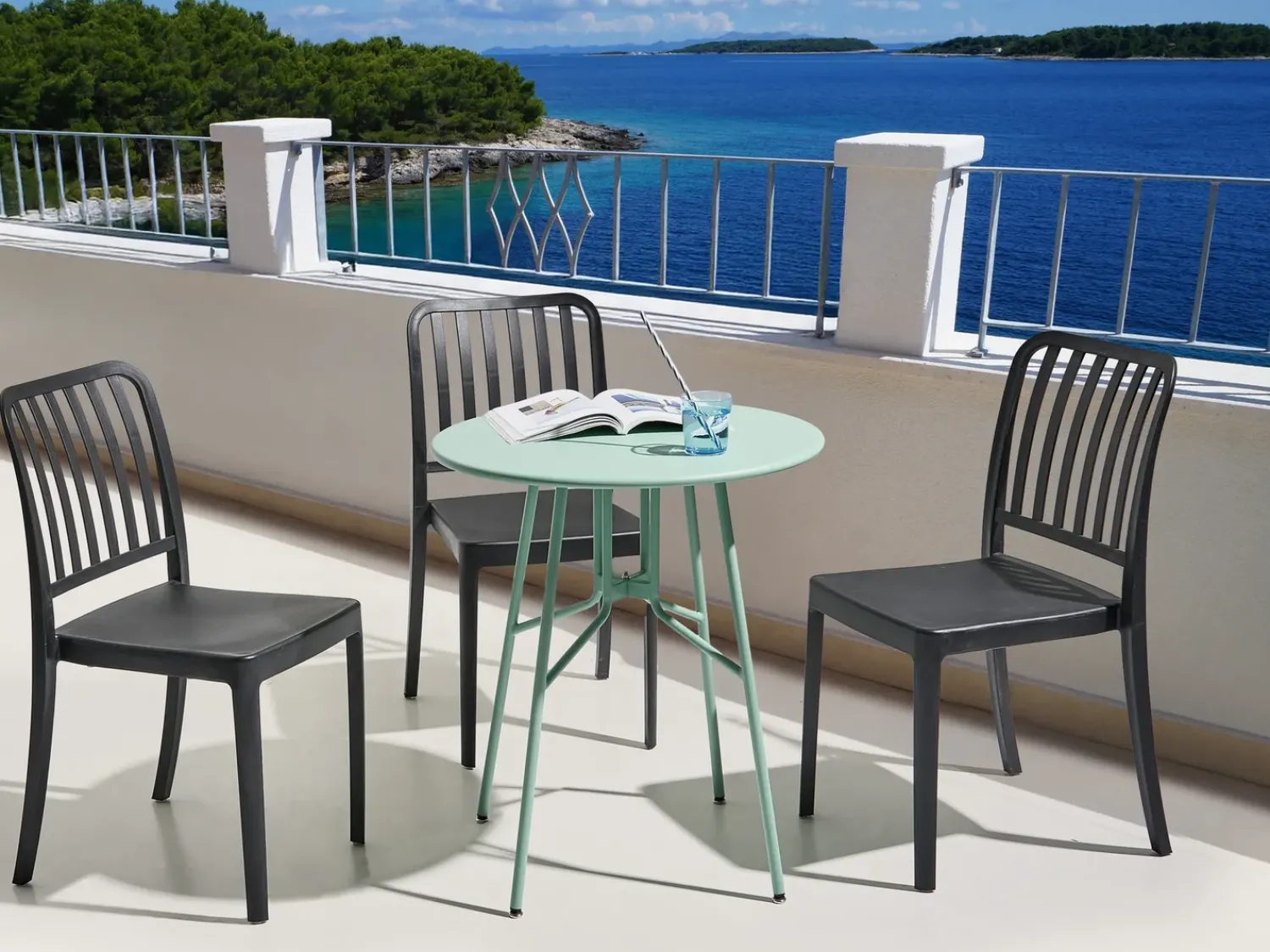 Discount Beliani Tavolino Bistrot TALTAL 64 cm 64 cm Metallo chiaro Verde