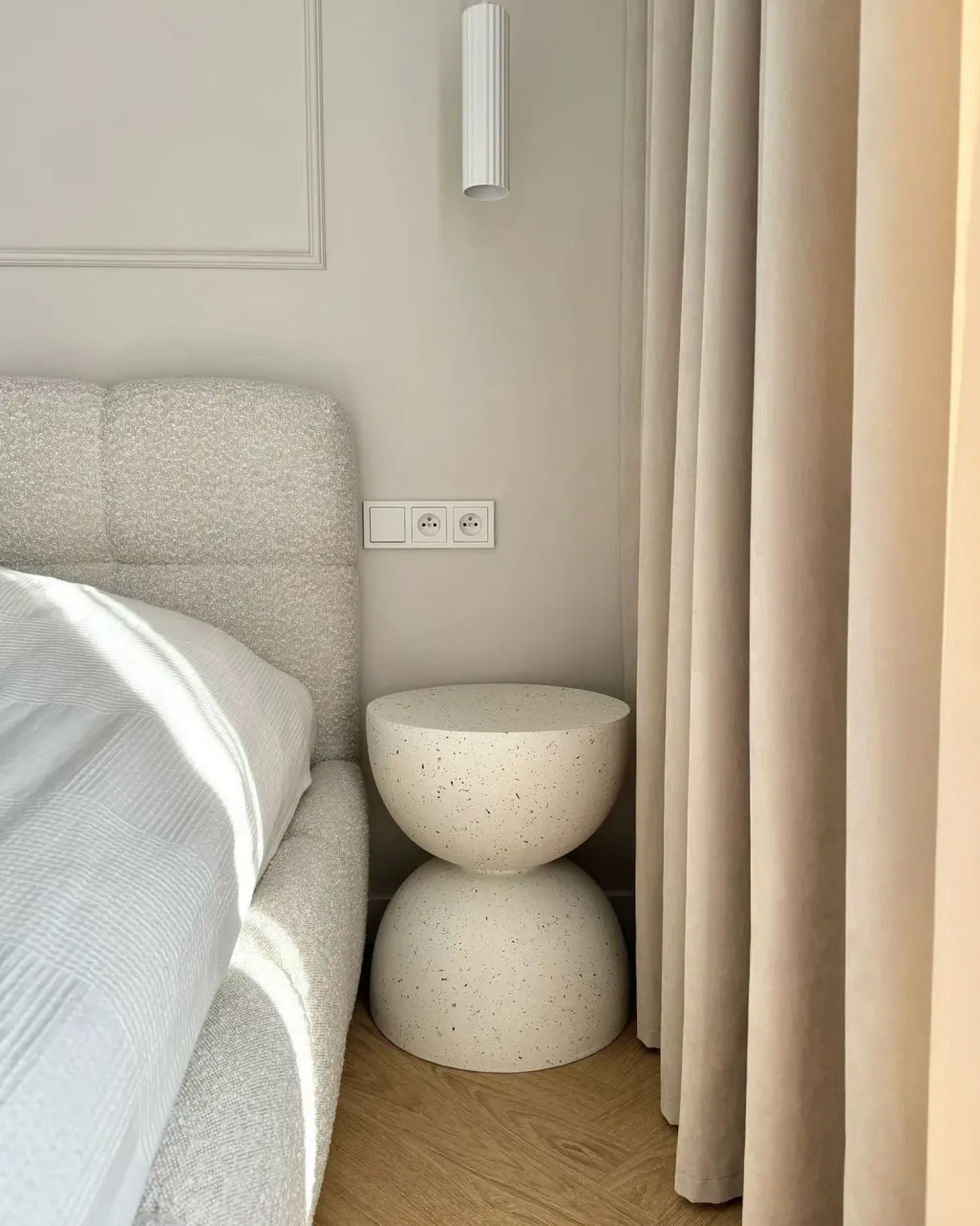 Online Beliani Tavolino CAORIA 40 cm 40 cm Effetto terrazzo Terrazzo Bianco