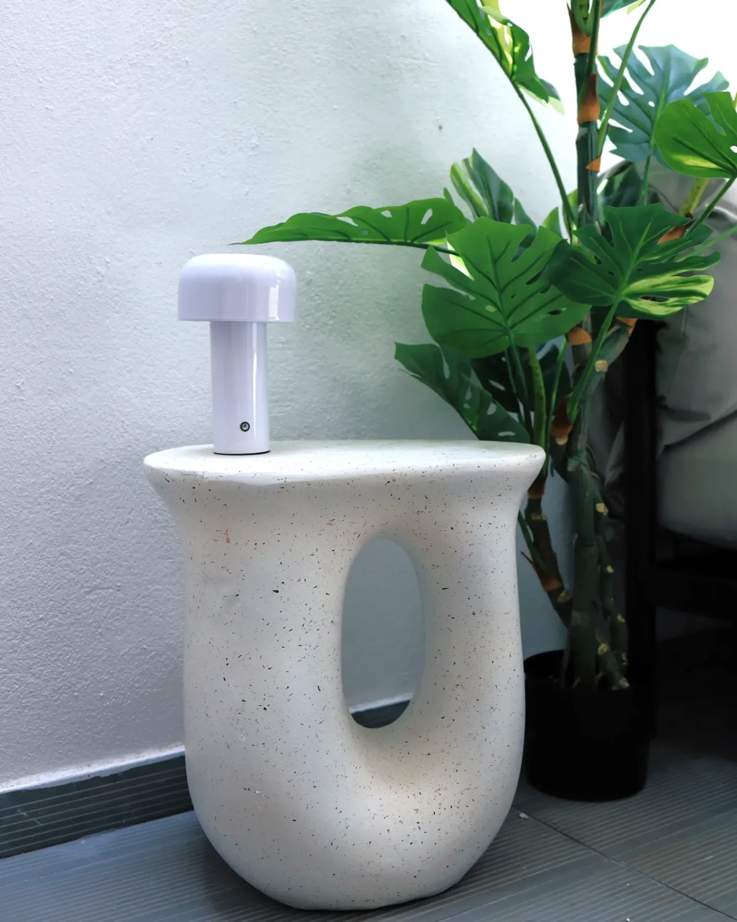 Discount Beliani Tavolino IDRO 42 cm 28 cm Effetto terrazzo Terrazzo Bianco