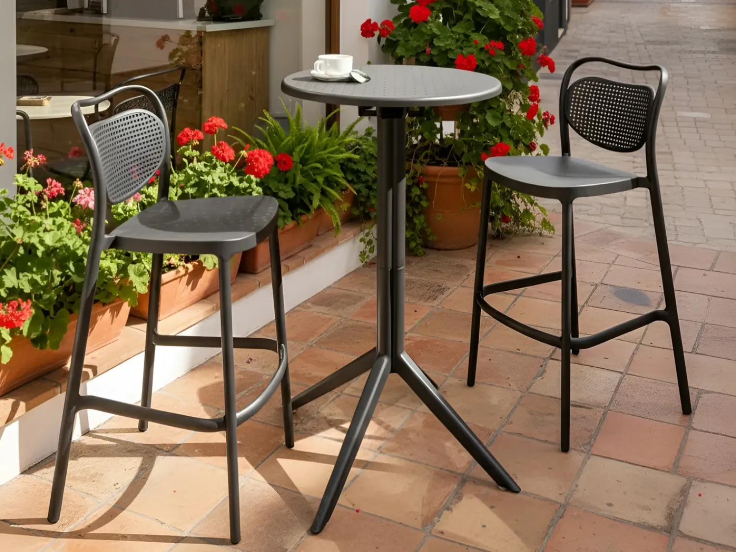 Online Beliani Tavolo da bar da giardino LEGRENA 60 cm 60 cm Nero