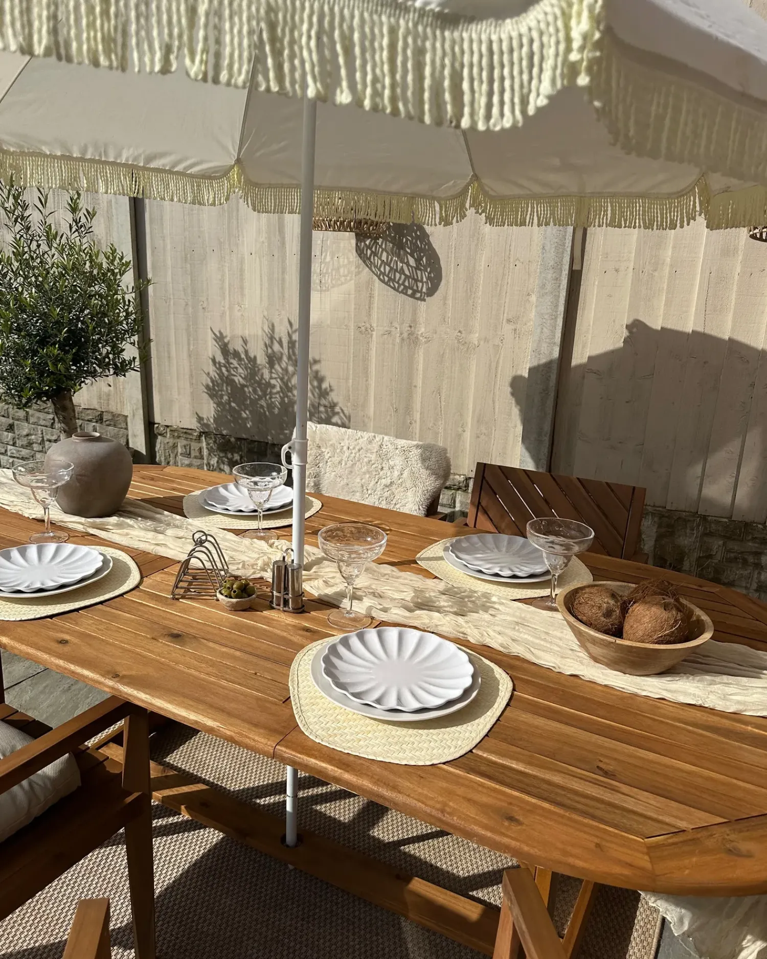 Outlet Beliani MAUI 160/220 cm 100 cm Legno d'acacia chiaro Marrone