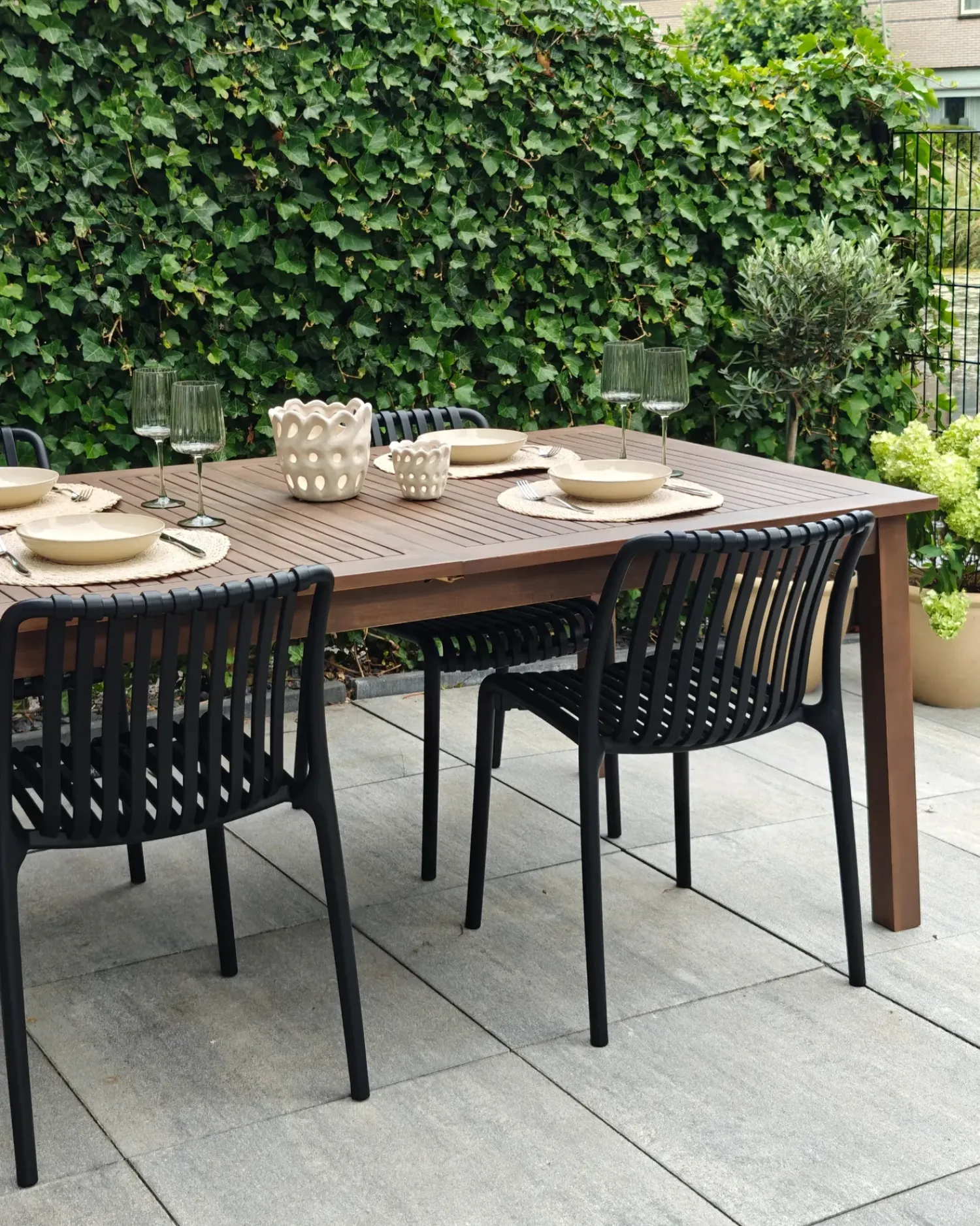 Sale Beliani CESANA 180/240 cm 100 cm Legno d'acacia scuro Marrone