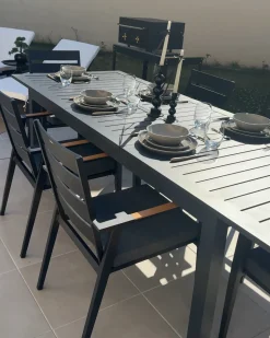 Hot Beliani Tavolo da pranzo allungabile da giardino SKALOMA 180/240 cm 90 cm Metallo scuro Grigio