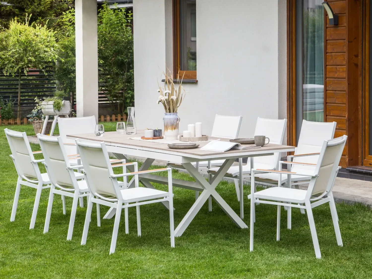 Sale Beliani Tavolo da pranzo allungabile da giardino FANES 184/242 cm 90 cm Metallo Bianco Bianco Marrone