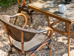 Sale Beliani Tavolo da pranzo da giardino CASPRI II 80 cm 80 cm Vetro Grigio Grigio Marrone