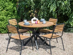 Hot Beliani Tavolo da pranzo da giardino LISSONE 110 cm 110 cm Legno d'acacia Marrone Marrone Nero