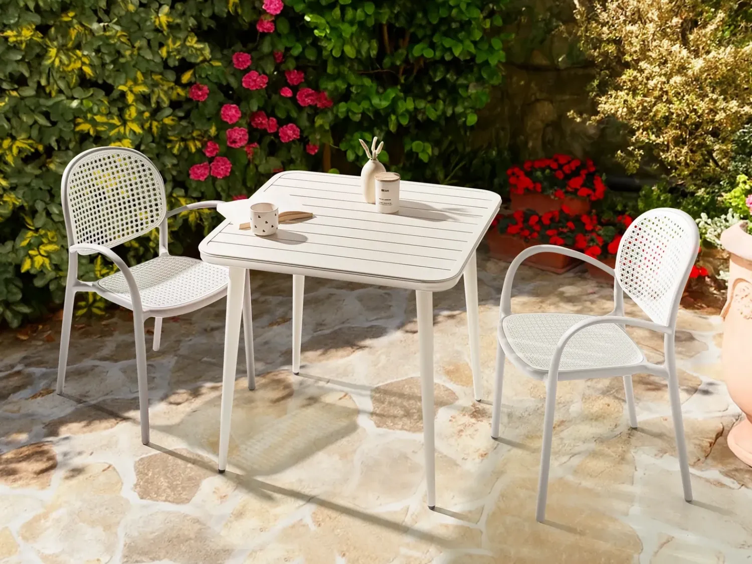 Outlet Beliani Tavolo da pranzo da giardino NATURNO 80 cm 80 cm Metallo chiaro Beige