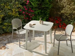 New Beliani Tavolo da pranzo da giardino SORICO 86 cm 86 cm chiaro Beige