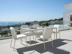 Beliani Tavolo da pranzo da giardino SOVARETO 180 cm 90 cm Simil legno Grigio chiaro Bianco Grigio