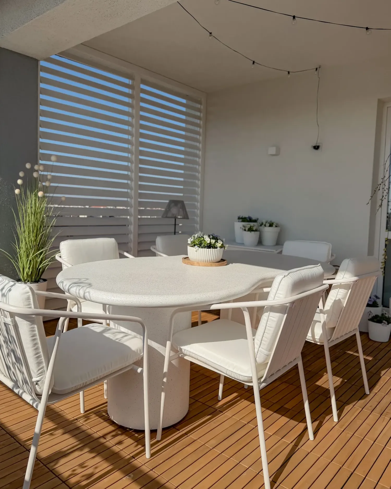 Clearance Beliani Tavolo da pranzo da giardino SIRMIONE 200 cm 110 cm Effetto terrazzo Terrazzo Bianco