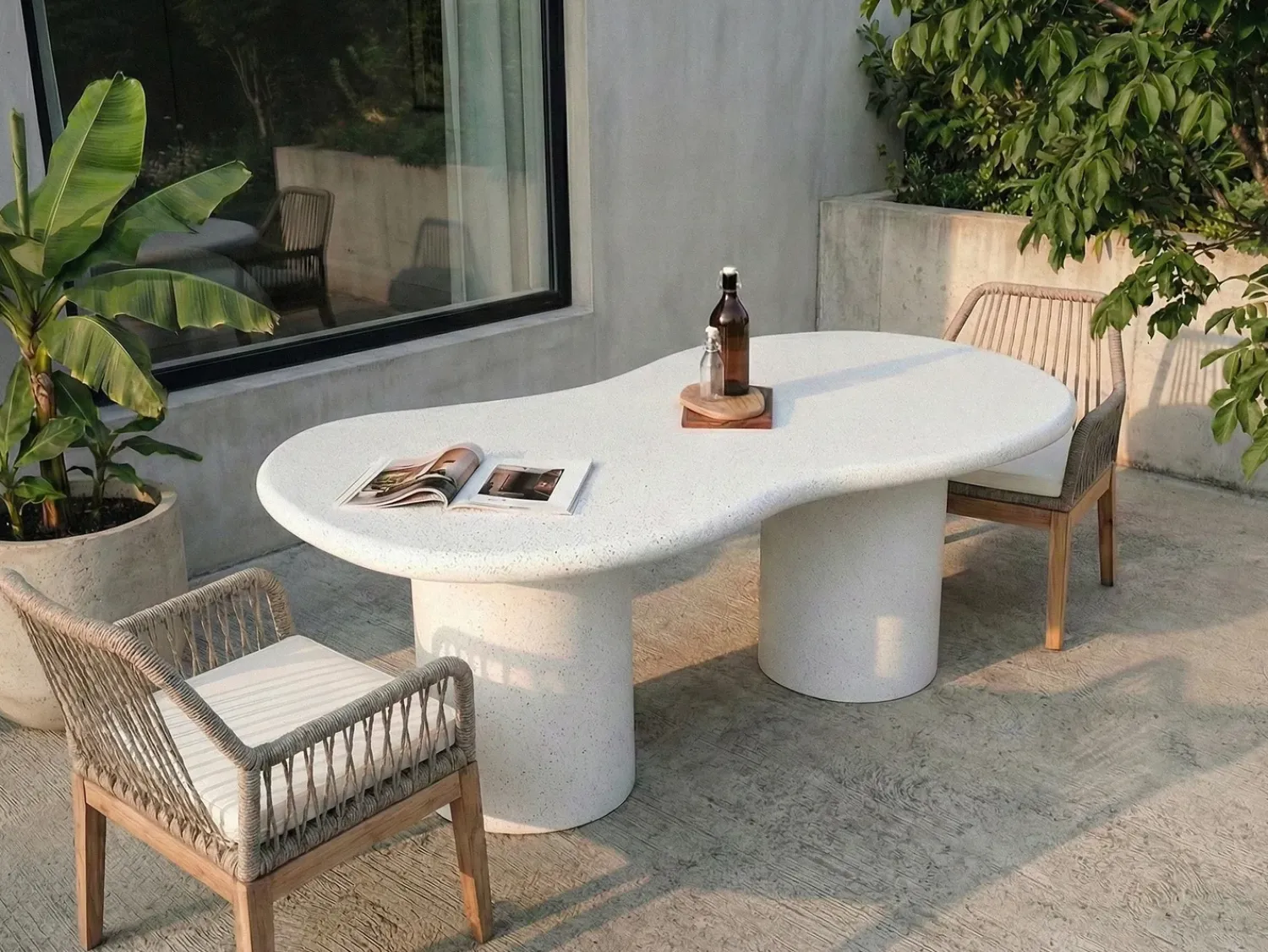 Clearance Beliani Tavolo da pranzo da giardino SIRMIONE 200 cm 110 cm Effetto terrazzo Terrazzo Bianco