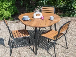 Beliani Tavolo da pranzo da giardino VARENNA 106 cm 103 cm Legno d'acacia Marrone Marrone Nero