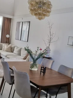Discount Beliani Tavolo da pranzo estensibile MADOX Noce scuro 90 cm Marrone