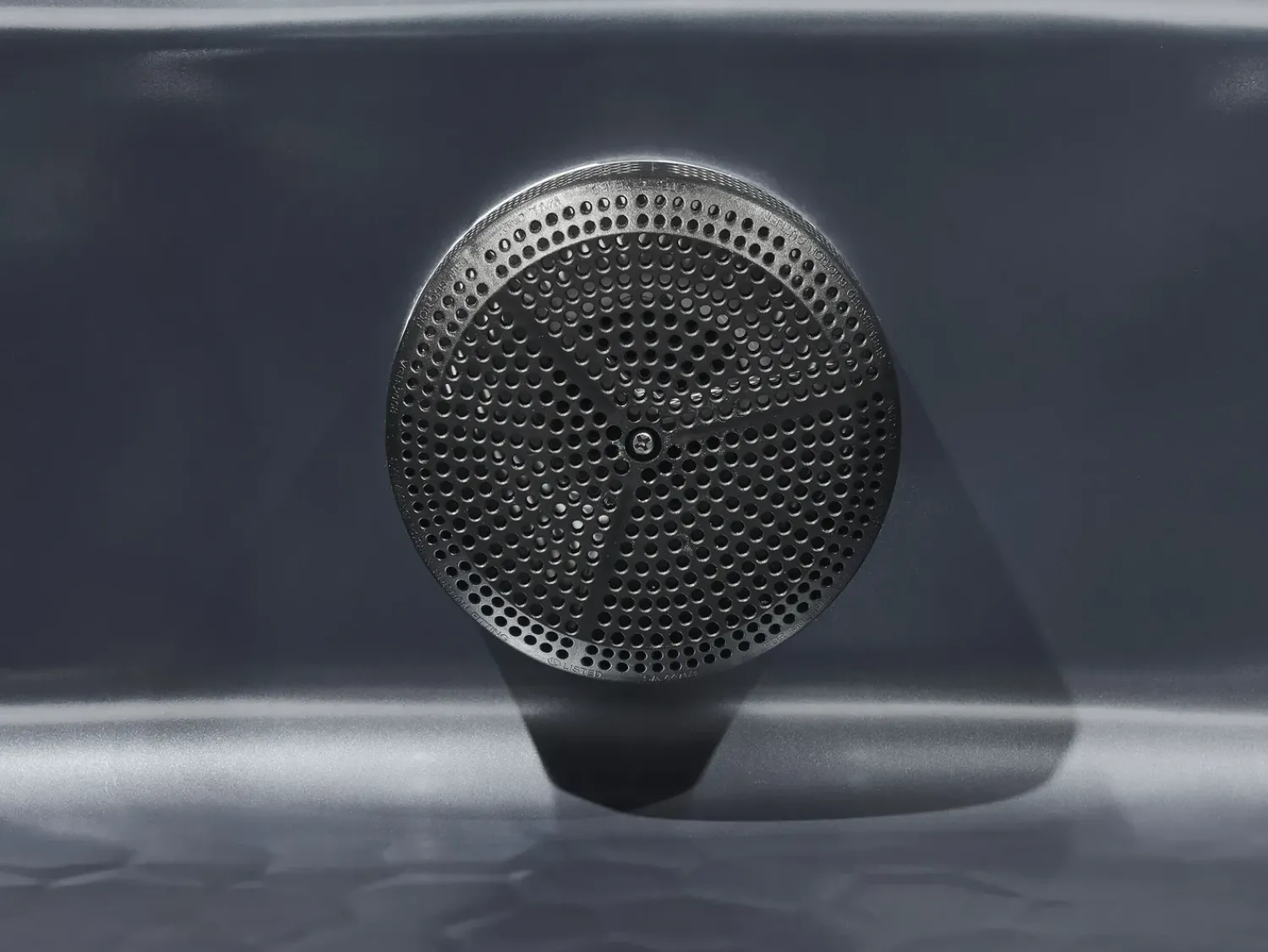 Beliani Vasca idromassaggio da esterno con LED TULAROSA Grigio grafite Argento Grigio Nero