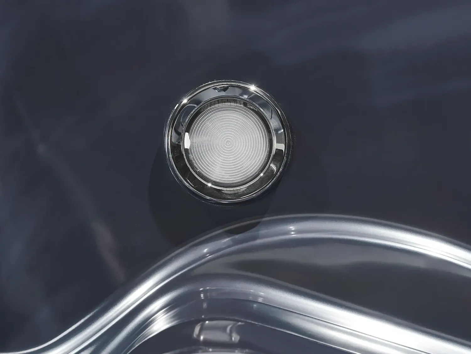 Beliani Vasca idromassaggio da esterno con LED TULAROSA Grigio grafite Argento Grigio Nero