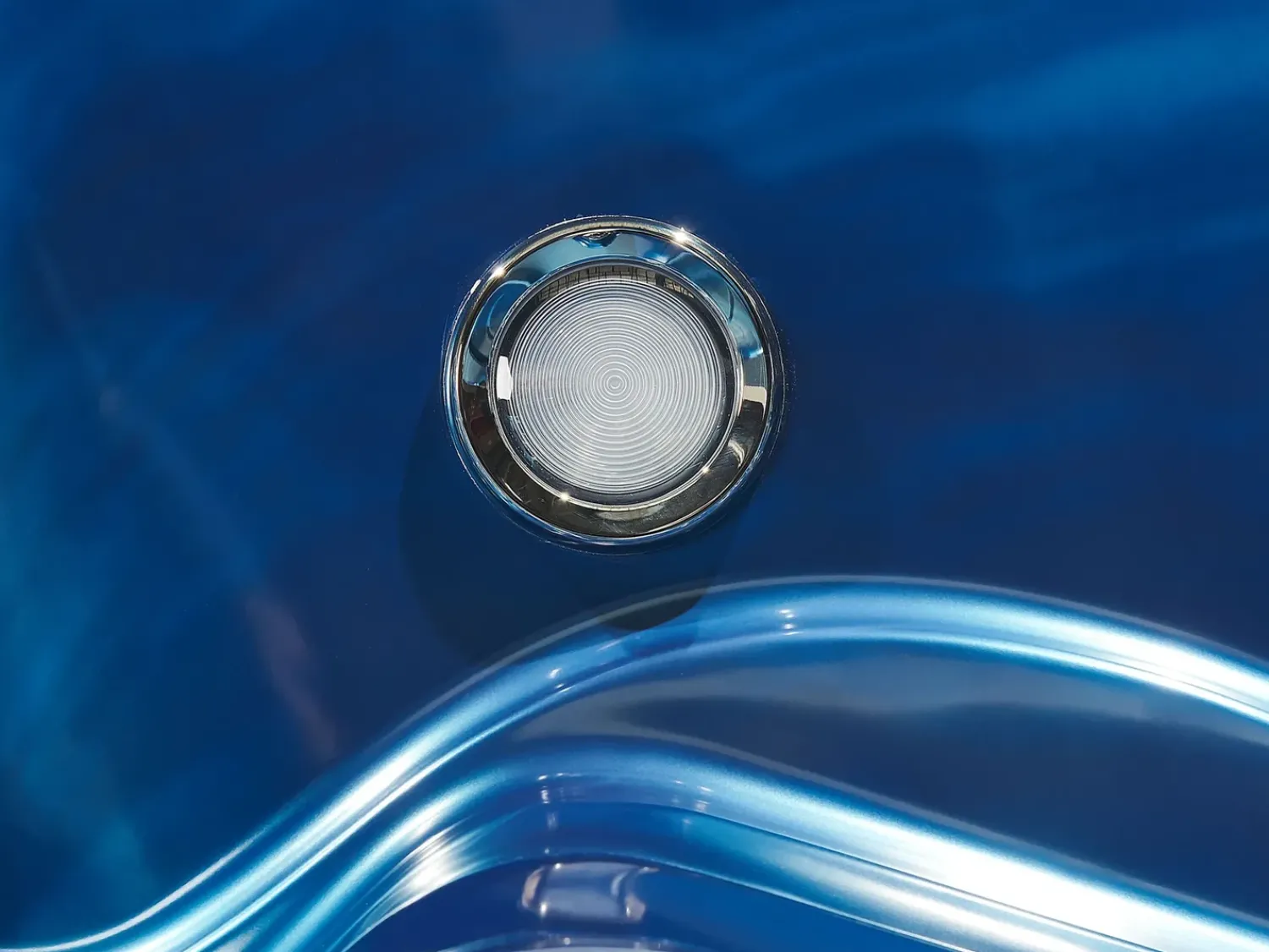 Hot Beliani Vasca idromassaggio da esterno con LED TULAROSA Blu Blu Argento Marrone Nero