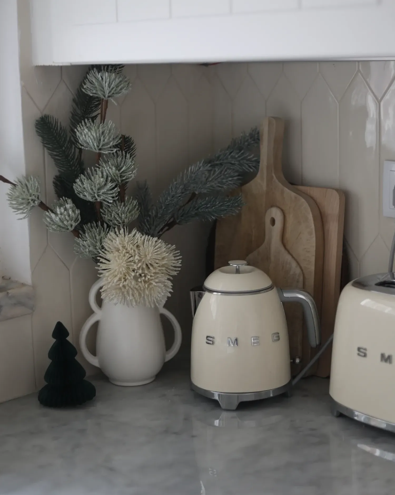 Best Beliani Vaso da fiori KOROPI Ceramica 19 cm Bianco