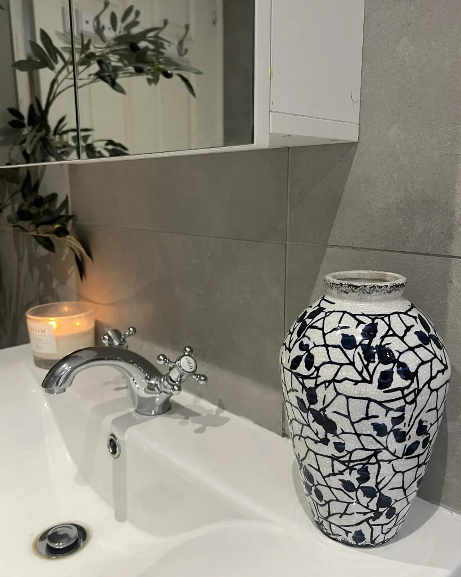 Discount Beliani Vaso da fiori MALLIA Gres porcellanato Bianco Bianco Blu