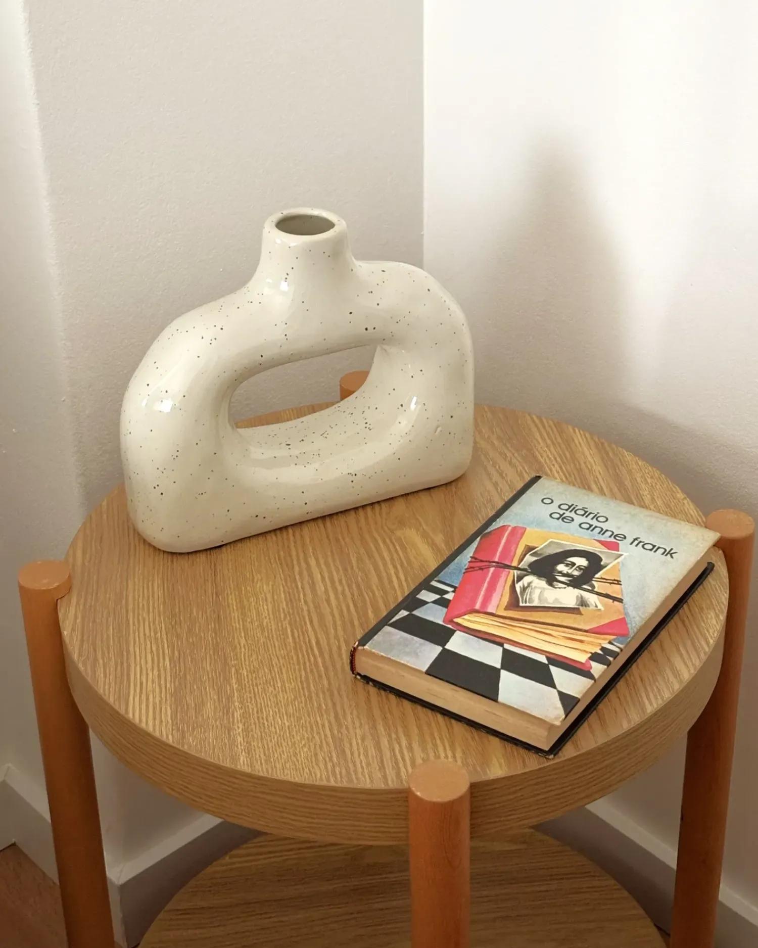 Outlet Beliani Vaso da fiori MOONEYE Gres porcellanato 19 cm sporco Bianco