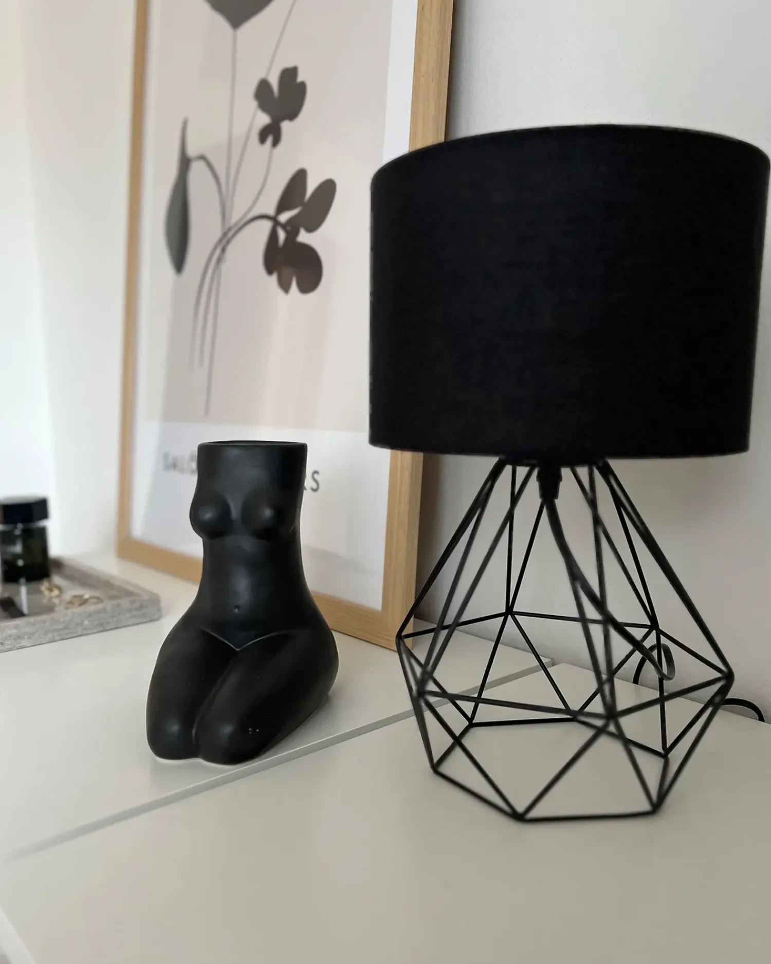 Clearance Beliani Vaso da fiori PYRGOS Ceramica 22 cm Nero