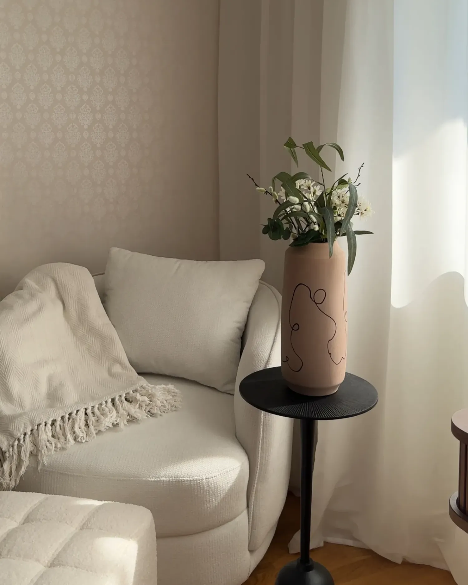 New Beliani Vaso da fiori SUNFISH Gres porcellanato 33 cm Beige sabbia Beige Nero