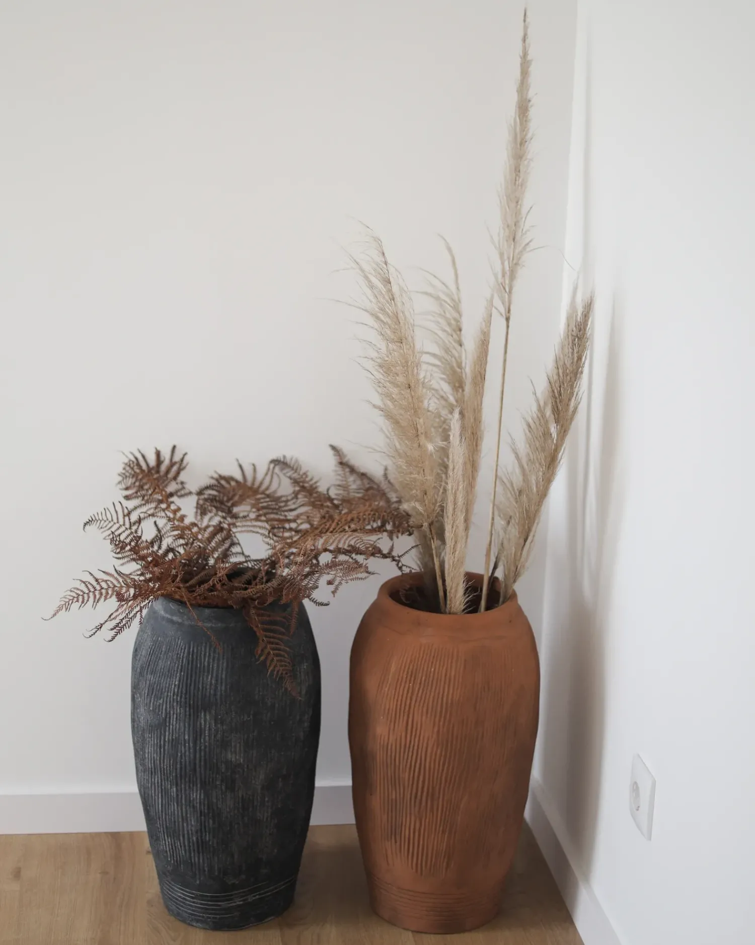 Outlet Beliani Vaso da fiori TRIKALA 50 cm chiaro Marrone
