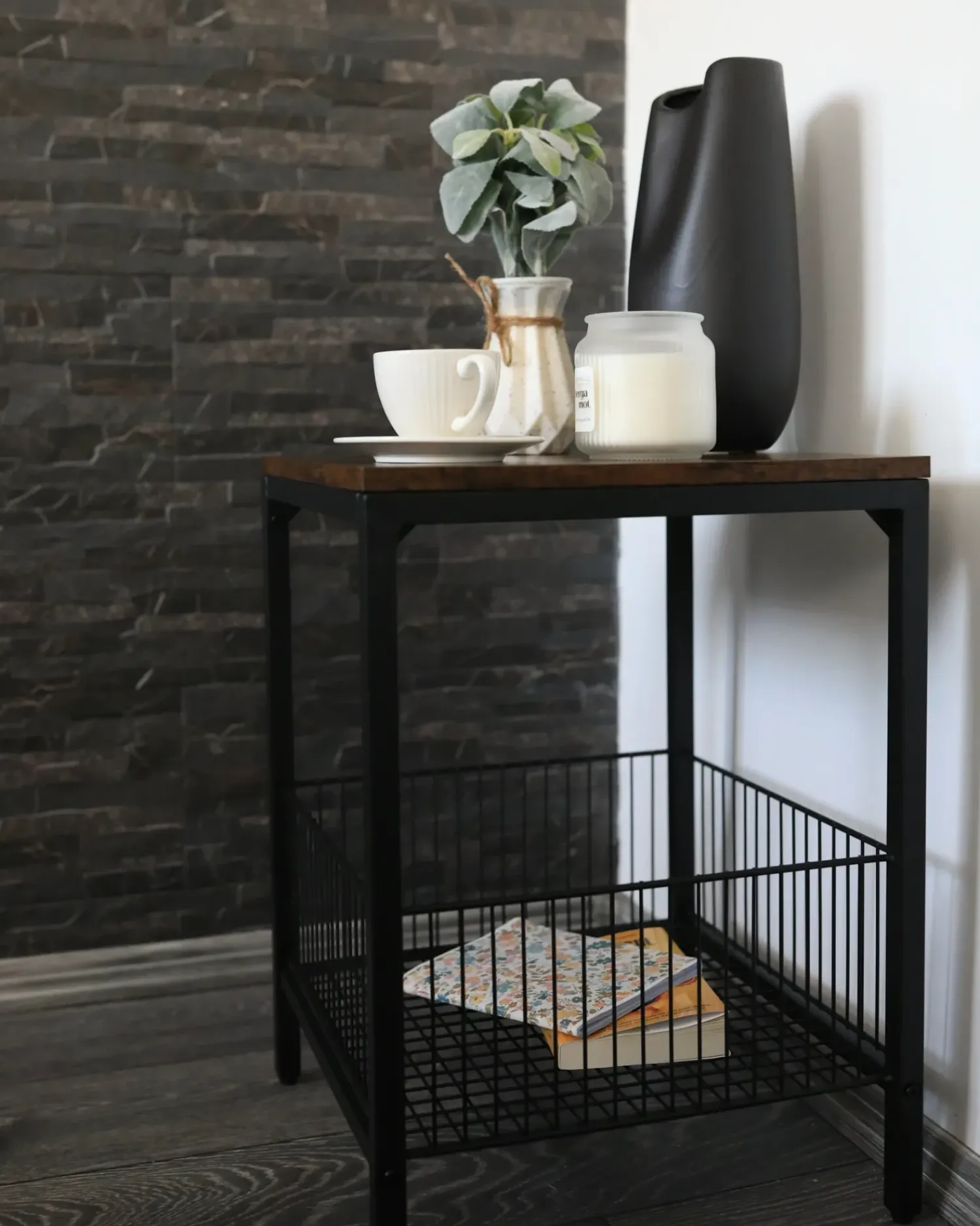 Sale Beliani Vaso decorativo DERBE Gres porcellanato 32 cm Nero