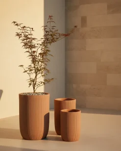 Beliani Vaso per piante EANTIO 30 cm Marrone