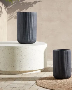 Beliani Vaso per piante EANTIO 30 cm Nero