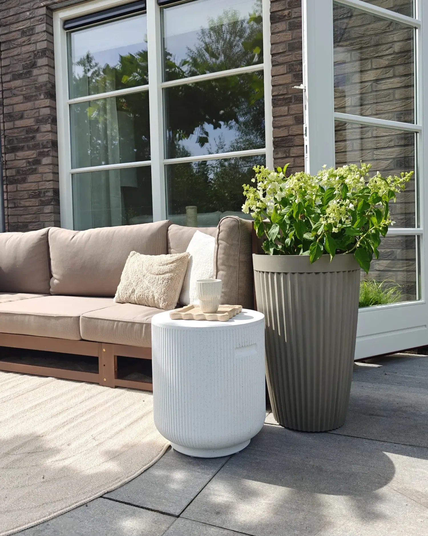 Beliani Vaso per piante KOLA 39 cm Beige
