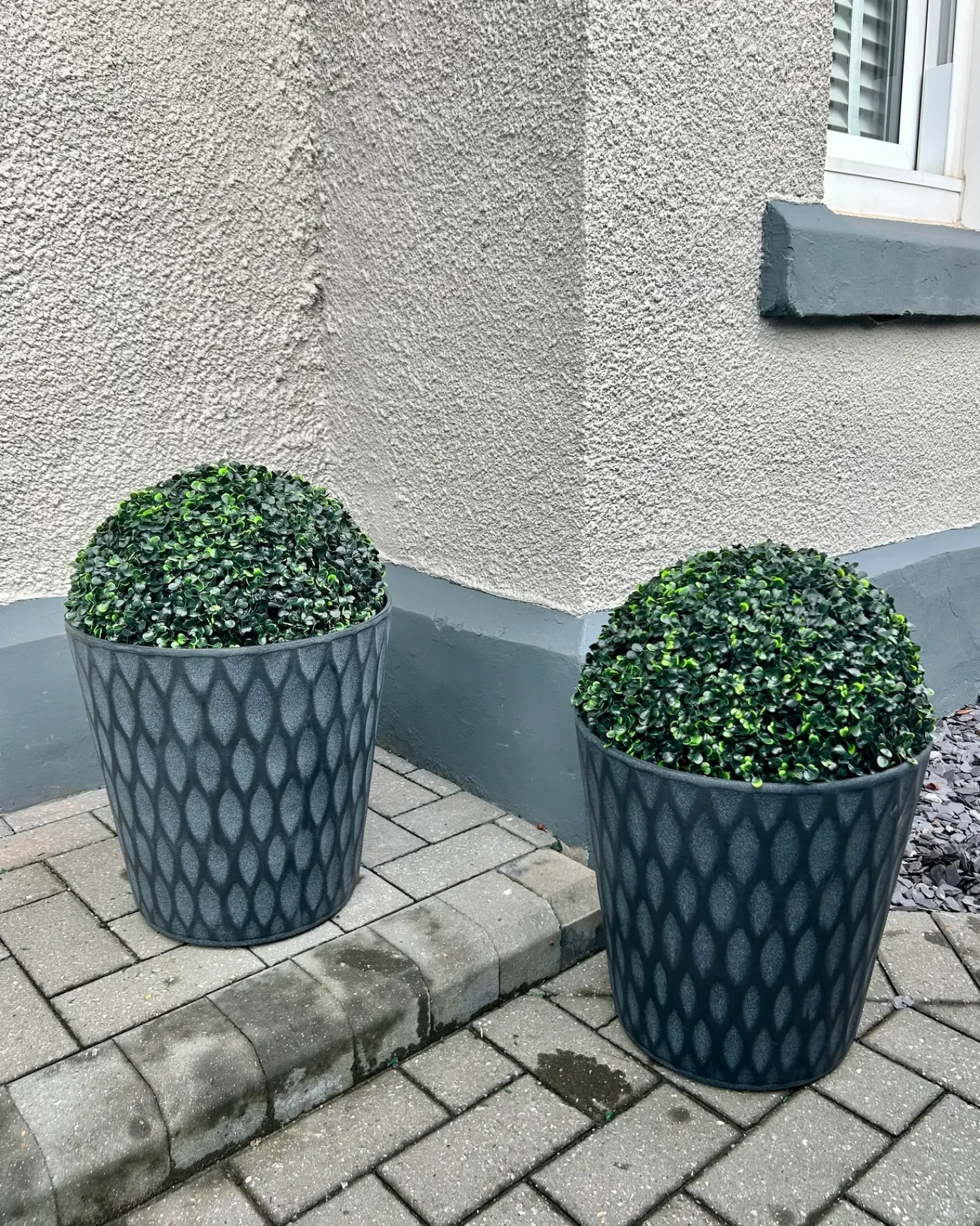 Beliani Vaso per piante LAVRIO 36 cm scuro Grigio
