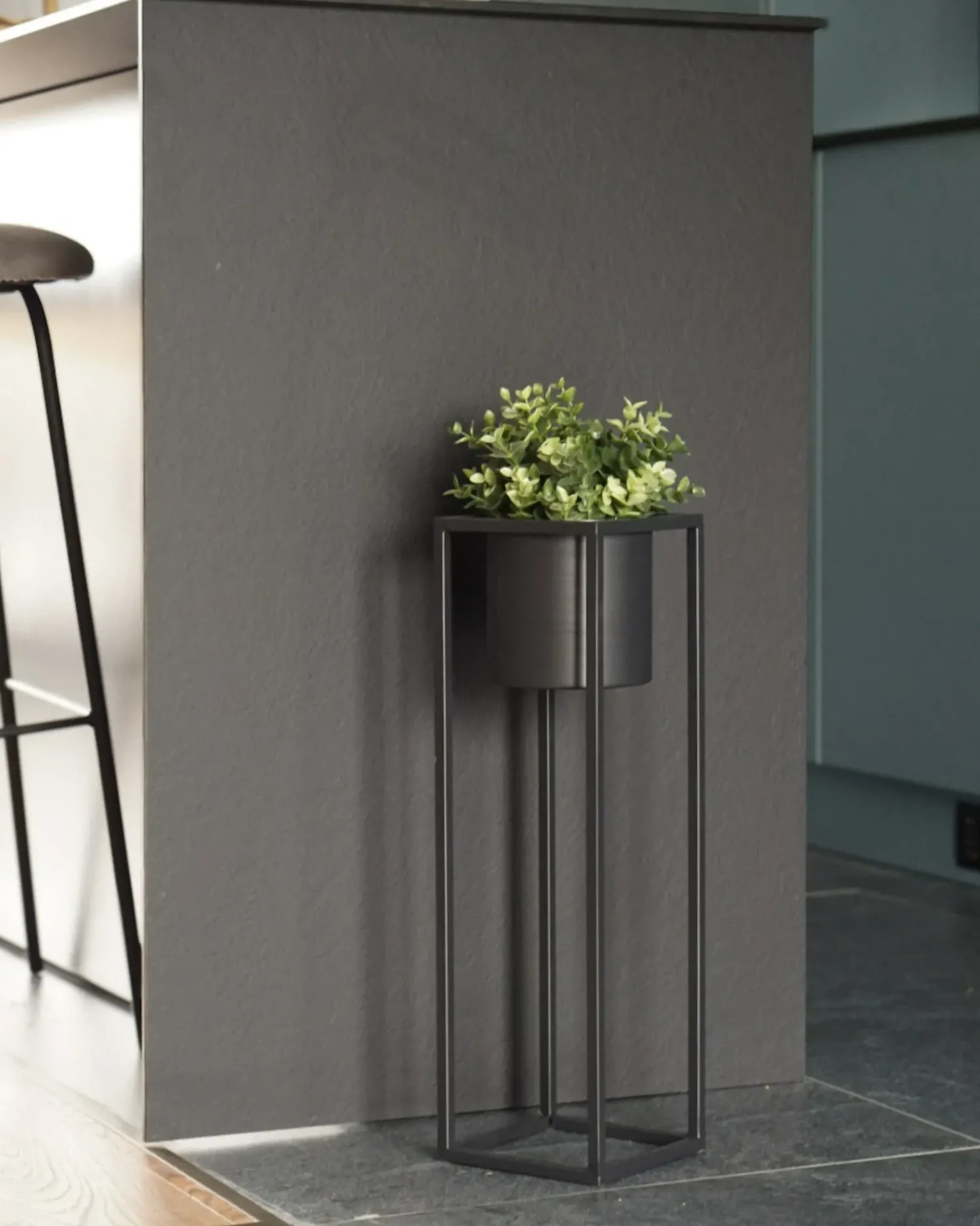 Beliani Vaso per piante rialzato IDRA Metallo 15 cm Nero